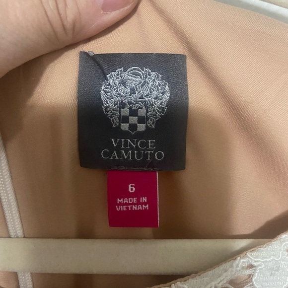 Vince Camuto women's 6 ivory lace overlay shift dress w/ 3/4 sleeves w/ ruffles - Picture 2 of 6